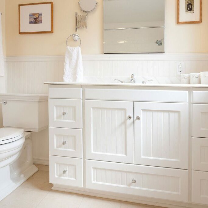 vintage-bathroom-design-white-vanity-toilet_feature (1)